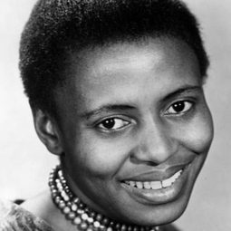 Miriam Makeba 飾演 Self