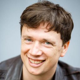 Denis Lyons - 馬克思：時代青年演員 飾演James