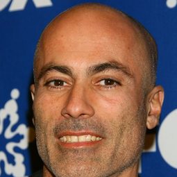 Adoni Maropis - Mortal Kombat: Final Battle演員 飾演Quan Chi