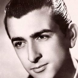 Armand Mestral 飾演 Mr. Stève