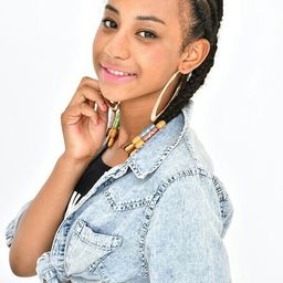 Ema Grace 飾演 Sowande Sakaki