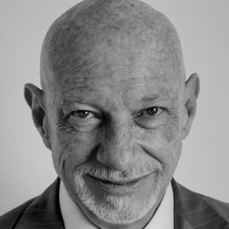 Alberto Amador 飾演 Roberto