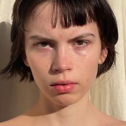 Emilia Nöth - 聖誕交鋒演員 飾演Daphne