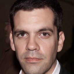 尼基·凱特 - 真情世界演員 飾演Pony