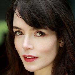 Valene Kane - 貯藏者演員 飾演Willow