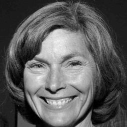 Priscilla Pointer 飾演 Nora Allen