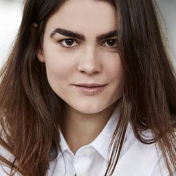 卡琳·法蘭茲·卡洛夫 飾演 Lisa