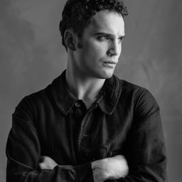 Alex Brock - 戰役演員 飾演Mikey