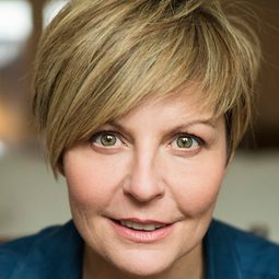 Marie-Chantal Perron 飾演 Jeannette Brodeur