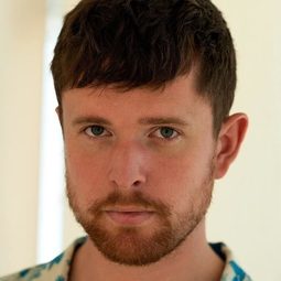 James Blake 飾演 Self