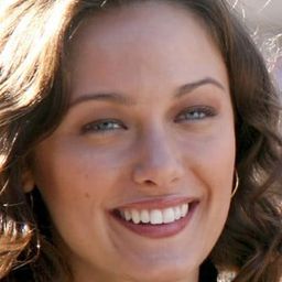 Deanna Russo 飾演 Tracy Kress