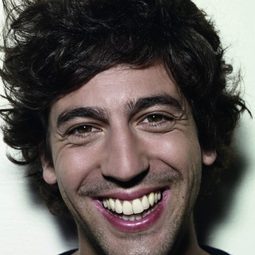 Max Boublil - 西蒙的瘋狂愛情故事演員 飾演David