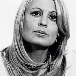 Josele Román 飾演 Mujer en juzgado