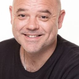 Col Tait - 老橡樹酒館演員 飾演Eddy