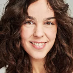 Katia Borlado - 邊緣故事演員 飾演Profesora Diego