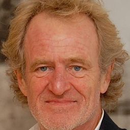 Claus Flygare - 針孔正義演員 飾演Kulturredaktør