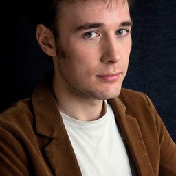 Adam Luff - 交叉點編劇