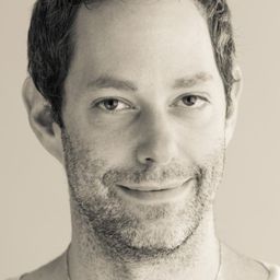 Matthew Romantini 飾演 Albert