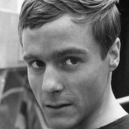 Michael Craze 飾演 Thatcher