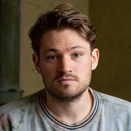 Mark Strepan 飾演 Grim