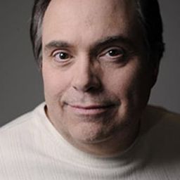 喬恩·摩根·伍德沃德 飾演 Michael Michino