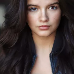 雅雅·戈瑟林 飾演 Jessica