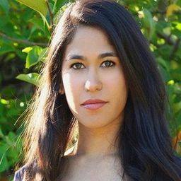 Aditi Vyas 飾演 Olivia