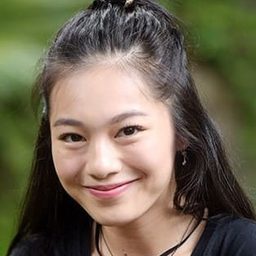 Claudy Putri 飾演 Joanna