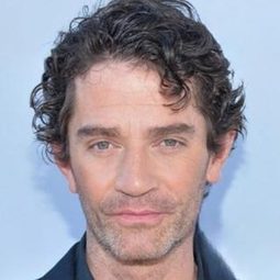 詹姆士·法蘭 飾演 Barret