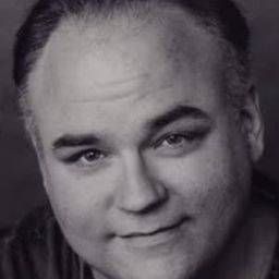 Stephen Peabody 飾演 Professor Hughes