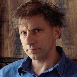 西門麥伯尼 飾演 Frank Hawking