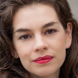 Isabelle Stoffel 飾演 Lilian