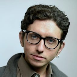 Vincenzo Zampa 飾演 Gianni Bonagura