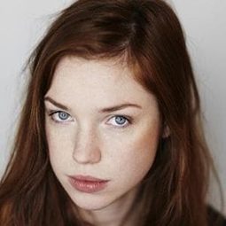 Carolina Jurczak 飾演 Pasionaria