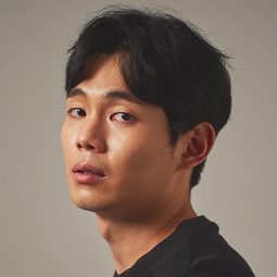劉慶秀 飾演 Jin-woo