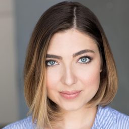 Shelby Young - 邪靈劇場演員 飾演Vivian Miller