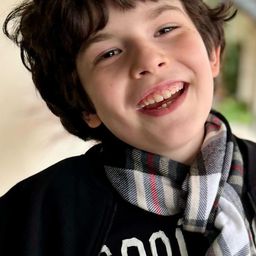 Gabriel Avellar 飾演 Jonas