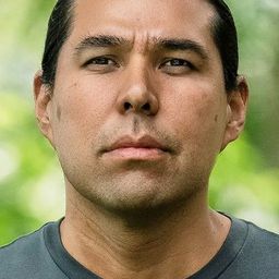 達拉斯戈圖斯 飾演 Henry Tso