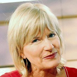 Catherine Ceylac 飾演 Mme Duros