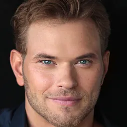 凱倫路茲 飾演 Emmett Cullen