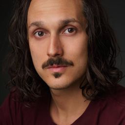 Caleb Galati 飾演 Levi