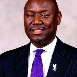 Benjamin Crump 飾演 Self