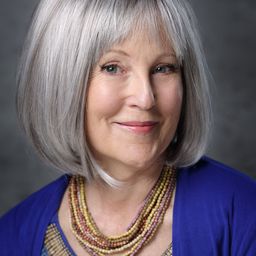 Candice Hunter 飾演 Janet Collins