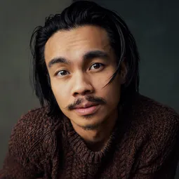 Alan Nguyen 飾演 
