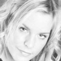 Emma Nettleton 飾演 Karen