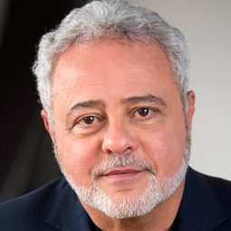 Manuel Tadros 飾演 