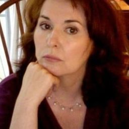 Catherine Barroll 飾演 Linda