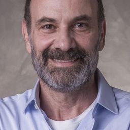 馬可·里卡 飾演 Romeu