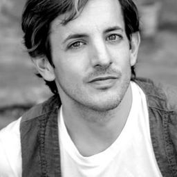 Jaime Adalid 飾演 Mariusz