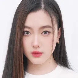 格蘭妮拉素冰帕索爾 飾演 Pim